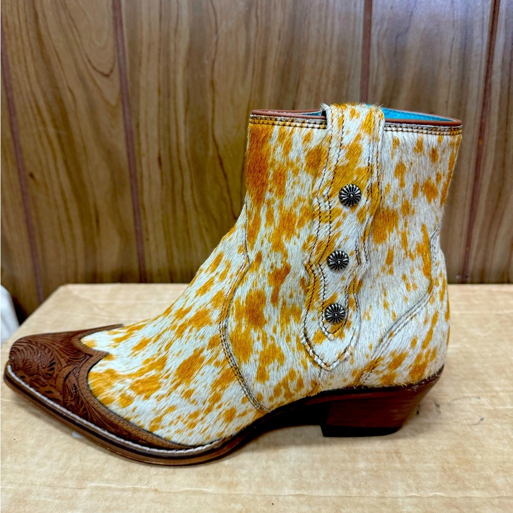 MYRA WESTRO WESTERN HAND-TOOLED BOOTIES